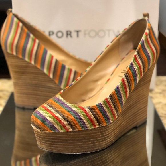 Multi-color wedges - Picture 1 of 3